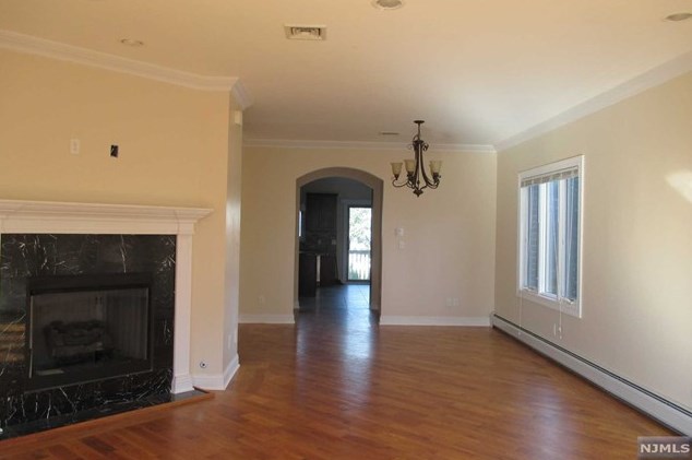 2405 6th St, West Fort Lee, NJ 07024