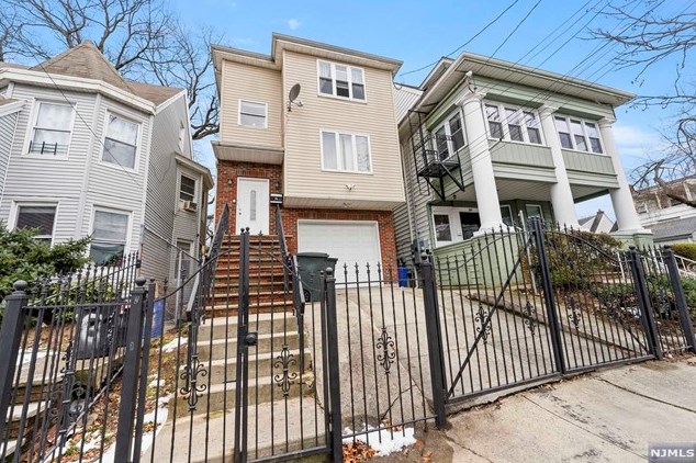 785 Ridge St, Newark NJ  07104-2325 exterior