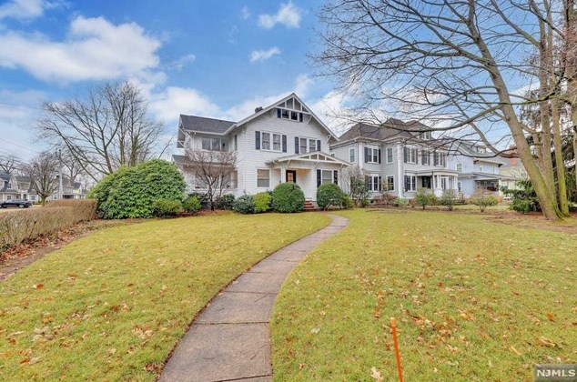 498 Hanks Ave, Ridgewood, NJ 07450