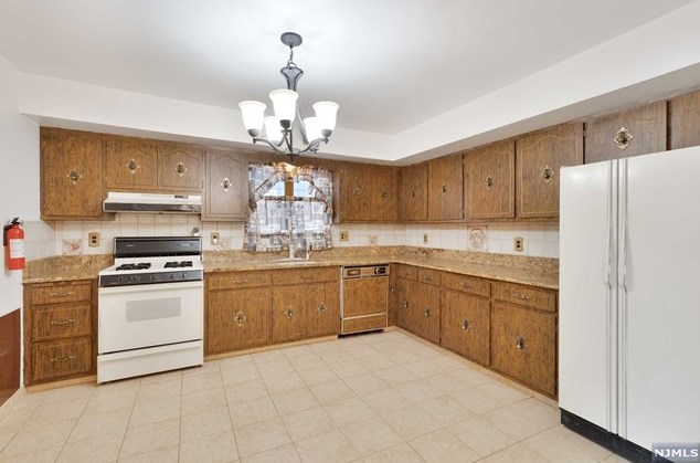 179 Malcolm Ave, Outwater, NJ 07026