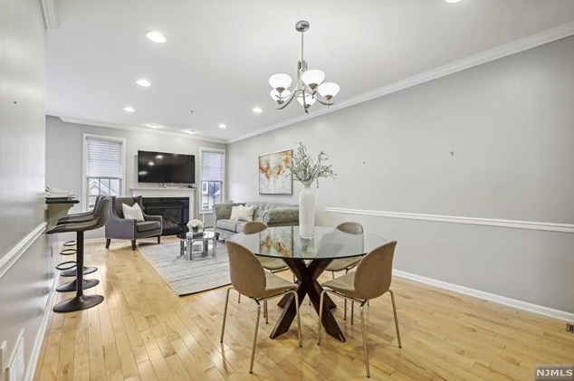 21 Forshee Cir, Montvale, NJ 07645