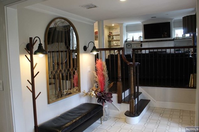 290 Forest Glen Ave, Franklin Lakes, NJ 07417