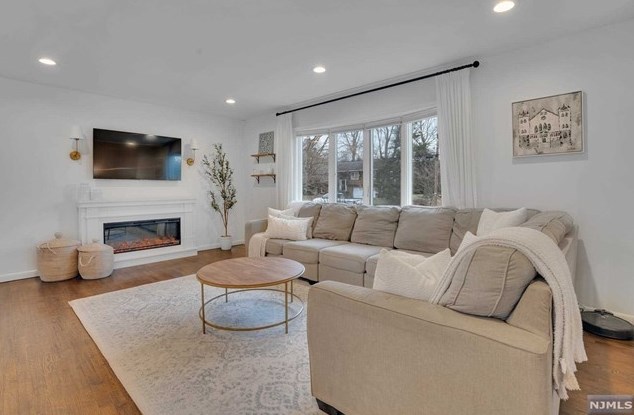 34 N Middletown Rd, Montvale, NJ 07645