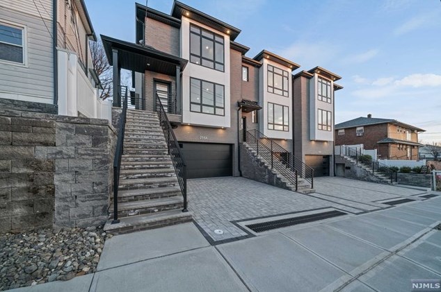256 7th St #a, Palisades Park, NJ 07650