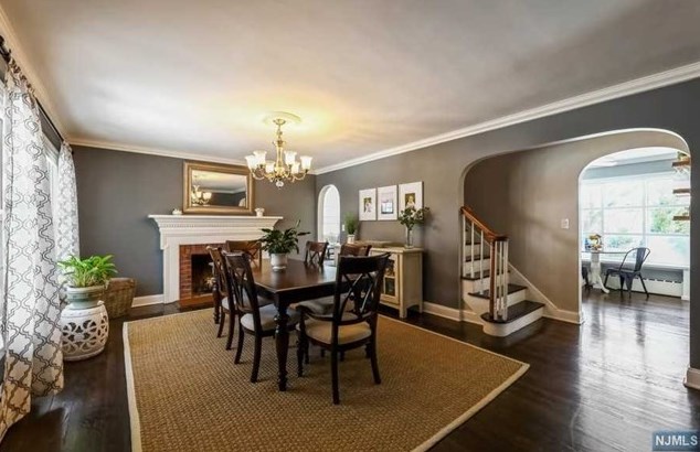7 Southboro Ln, Ridgewood, NJ 07452
