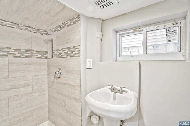 47 Palm St, Newark NJ 07106-1117 exterior