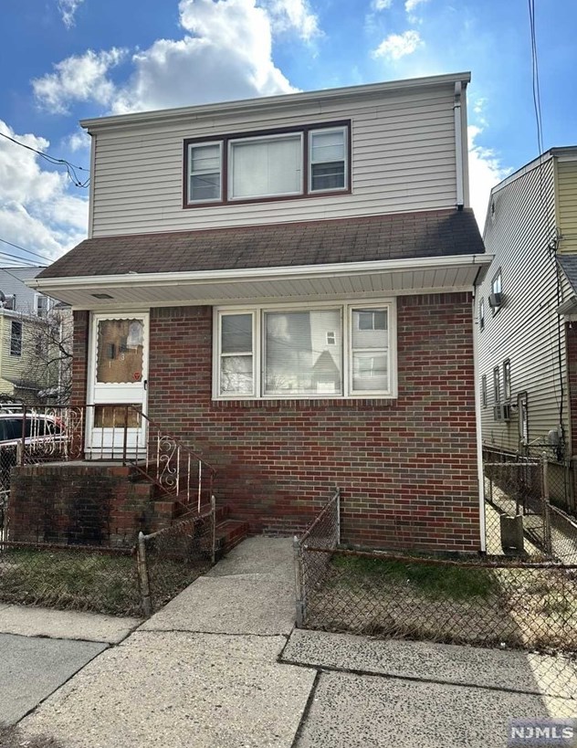 131 Cross St #1, East Newark, NJ 07029