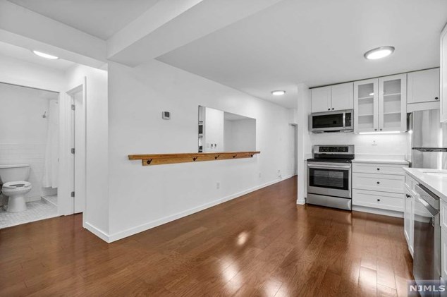 333 Grand Ave #4r, Palisades Park, NJ