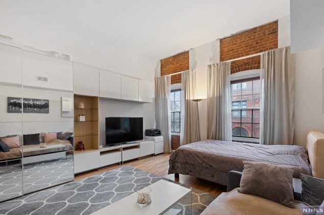 158 Wayne St #304, Jersey City, NJ 07302