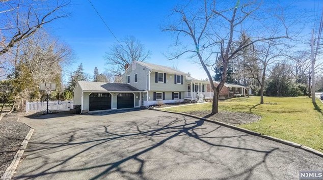 21 2nd St, Park Ridge, NJ 07656-1853