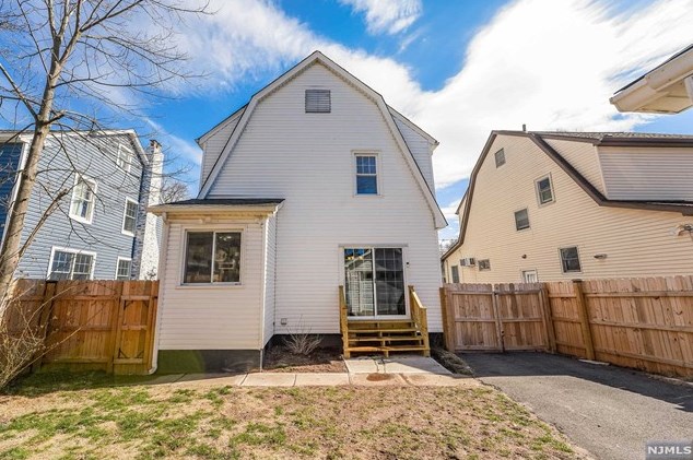 198 Elder Ave, Bergenfield NJ  07621-1112 exterior