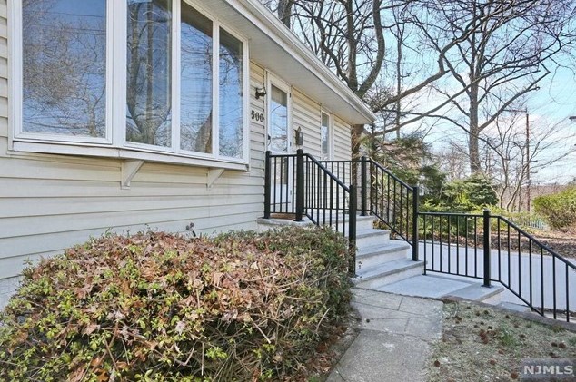 500 New Bridge Rd, Bergenfield, NJ 07621-3358