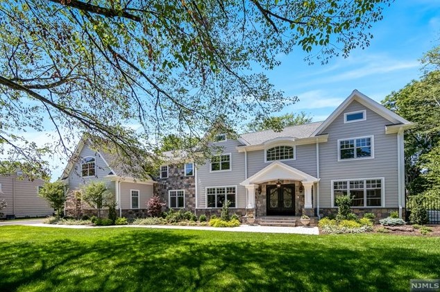 23 Country Squire Rd, Westwood, NJ 07675-6801