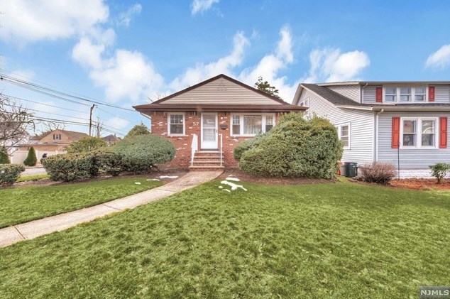 57 Seminole Ave, Dumont, NJ 07628