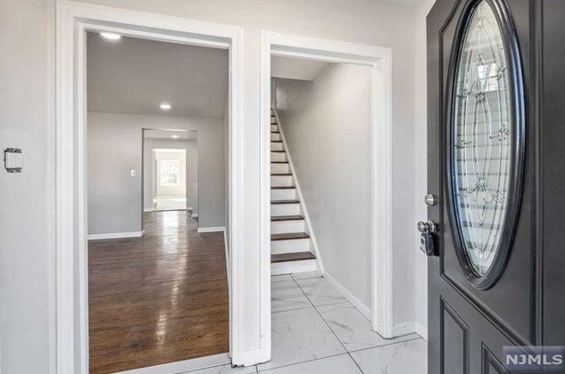 807 Pascack Rd, Paramus NJ  07652-4231 exterior