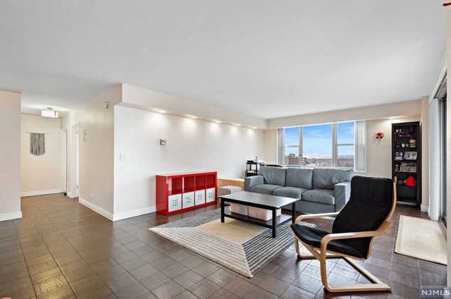 2000 Linwood Ave #17a, West Fort Lee, NJ 07024