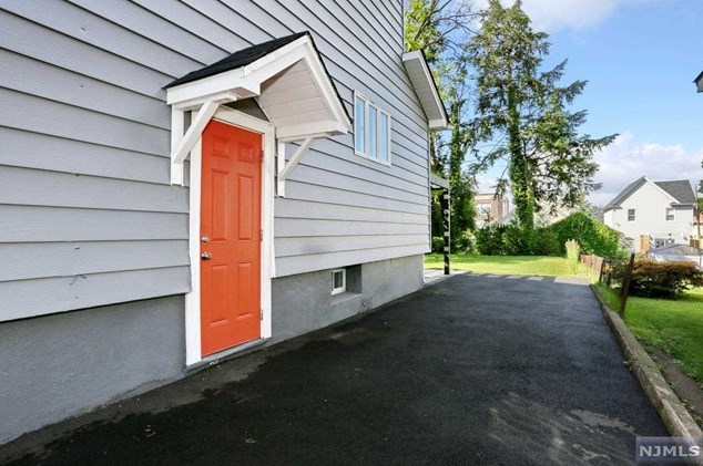 626 5th Ave, Lyndhurst, NJ 07071