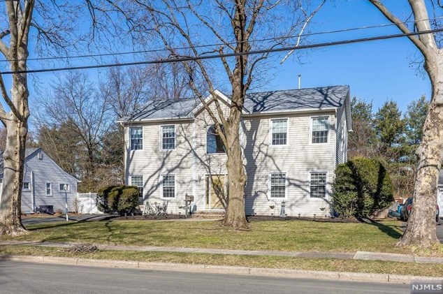823 Arbor Rd, Paramus, NJ 07652