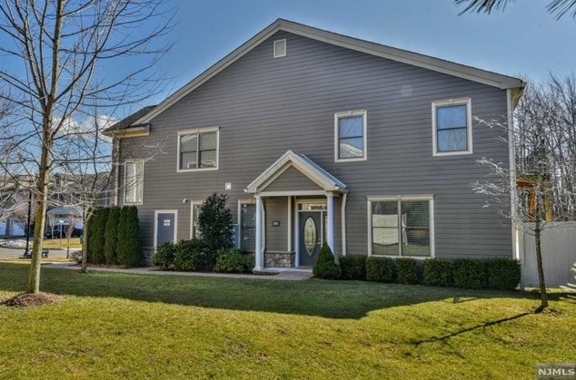 1501 Whitney Ln, Allendale, NJ 07401