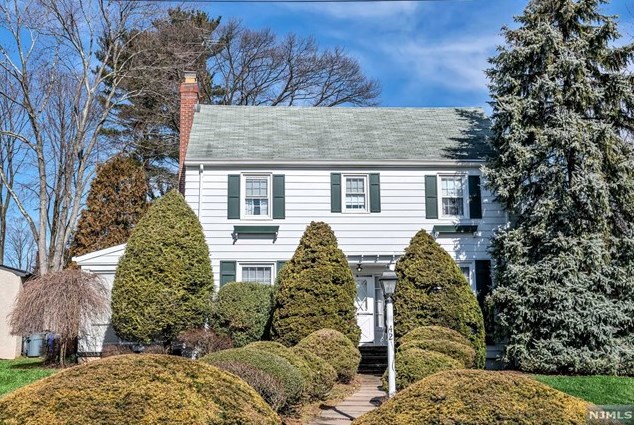 42 Emerson Rd, Ridgewood, NJ 07452