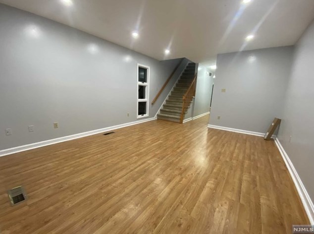 36 Pasadena Pl #b, Paterson, NJ 07506