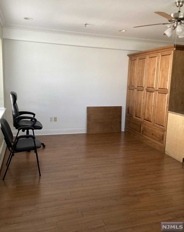 158 Washington Ave ##4, Dumont, NJ 07628