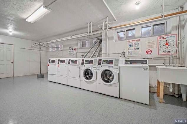 2200 Center Ave, West Fort Lee NJ  07024-5857 exterior