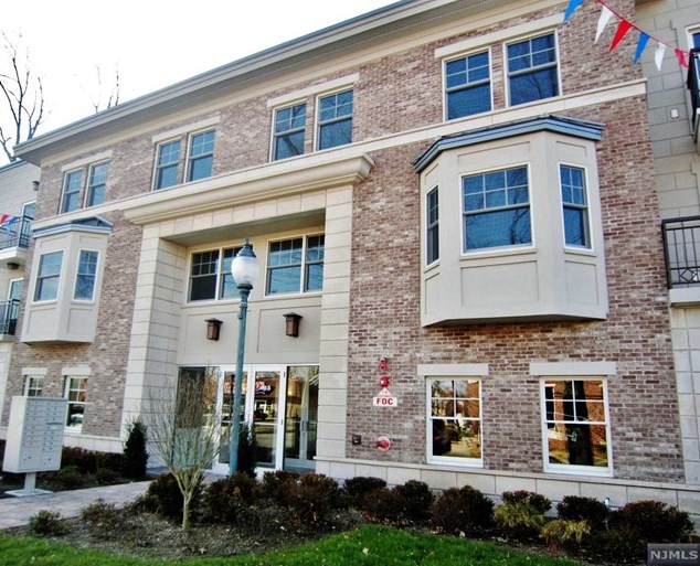 55 Patterson St #305, Hillsdale, NJ 07642