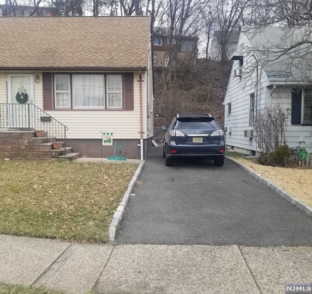 39 Garrison Ave, Hasbrouck Heights, NJ 07604