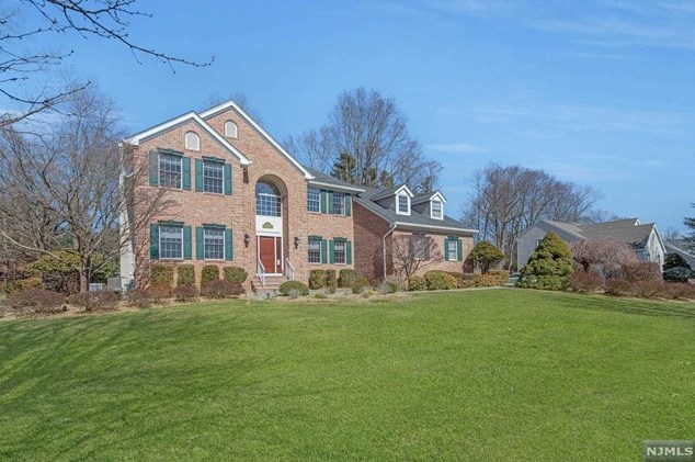 5 Hopper Ct, Mahwah, NJ 07430