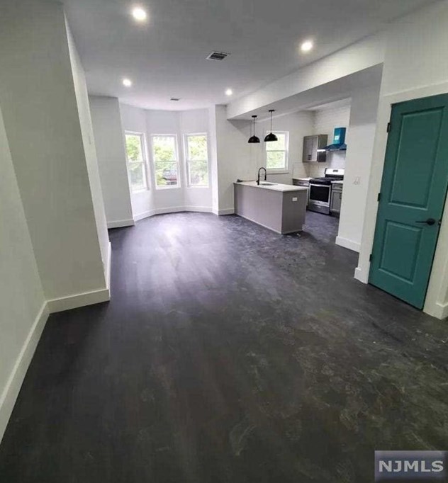 101 4th Ave #2, Newark, NJ 07104