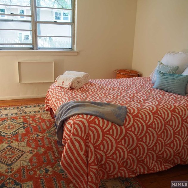 250 Delong Ave #1a, Dumont, NJ 07628