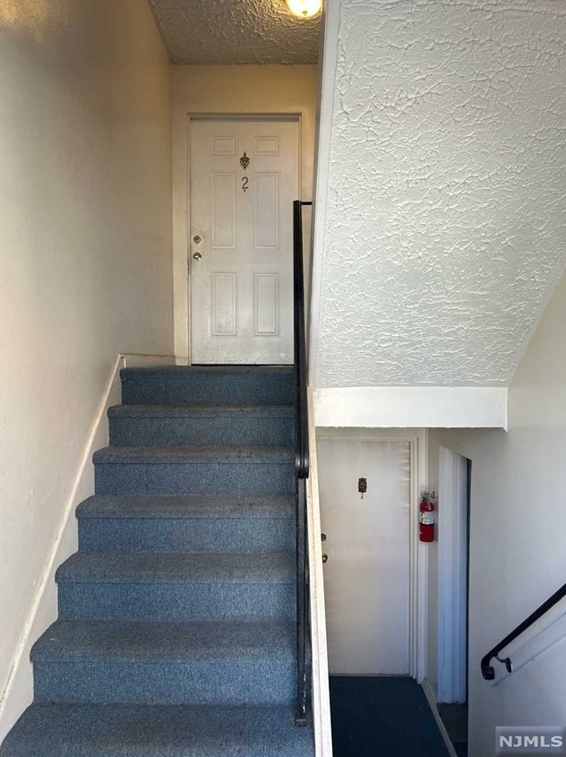 8 Leary Ln #2, Edgewater, NJ 07020