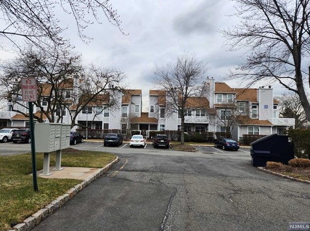 44 Fox Run Dr, Englewood, NJ 07631