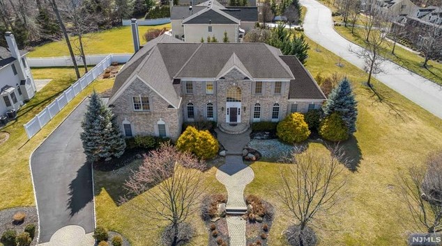 23 Taft Ct, Westwood NJ  07677-8322 exterior