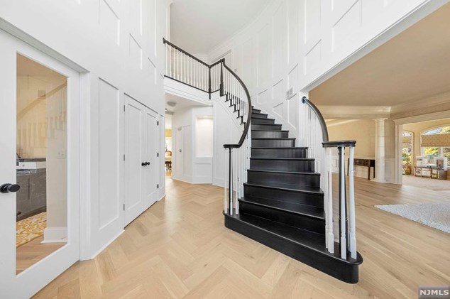 23 Taft Ct, Westwood NJ  07677-8322 exterior
