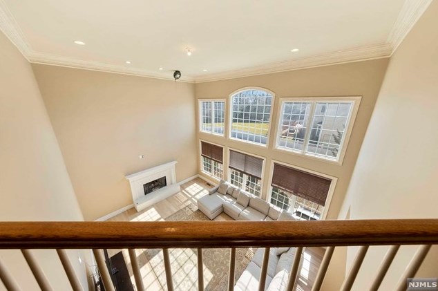 23 Taft Ct, Westwood NJ  07677-8322 exterior