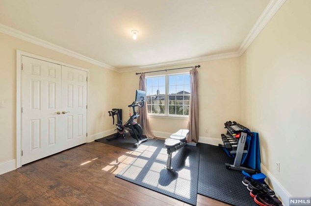 23 Taft Ct, Westwood NJ  07677-8322 exterior