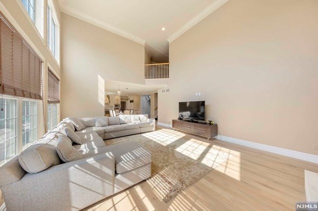 23 Taft Ct, Westwood NJ  07677-8322 exterior