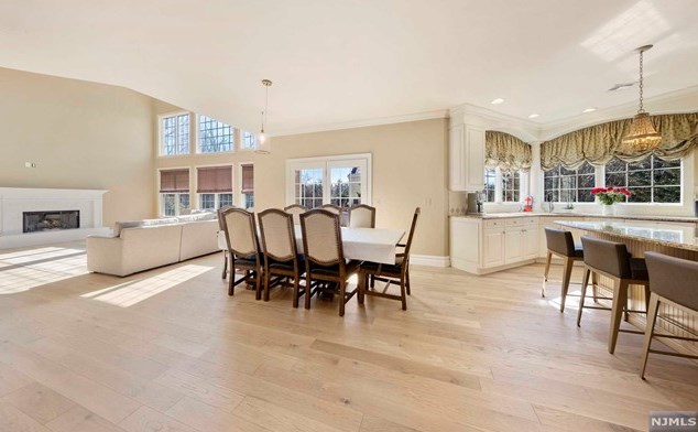 23 Taft Ct, Westwood NJ  07677-8322 exterior