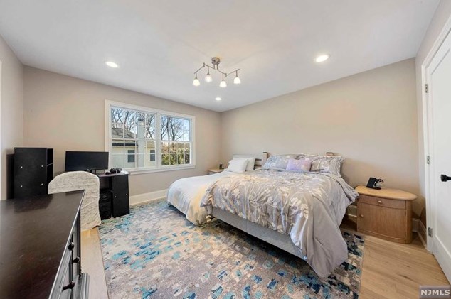 23 Taft Ct, Westwood NJ  07677-8322 exterior