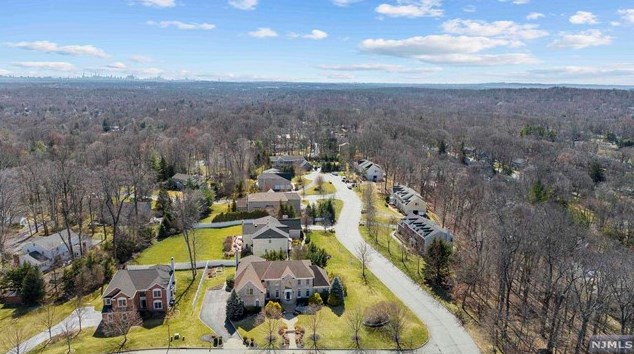 23 Taft Ct, Westwood NJ  07677-8322 exterior