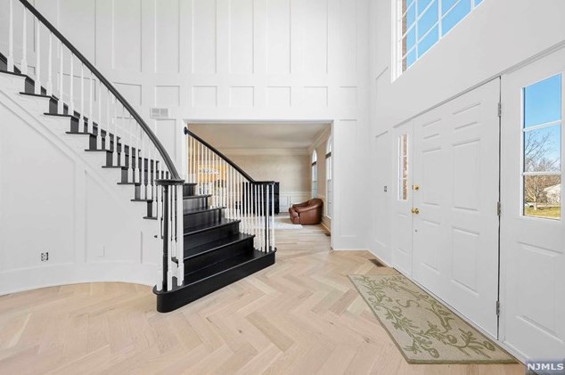 23 Taft Ct, Westwood NJ  07677-8322 exterior