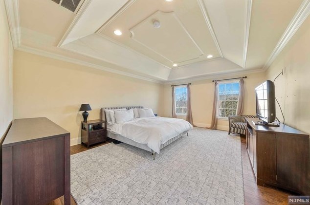 23 Taft Ct, Westwood NJ  07677-8322 exterior