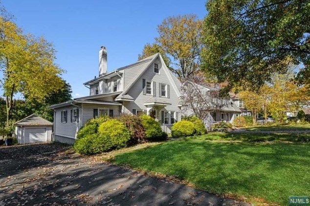 94 Harding Rd, Ridgewood, NJ 07452