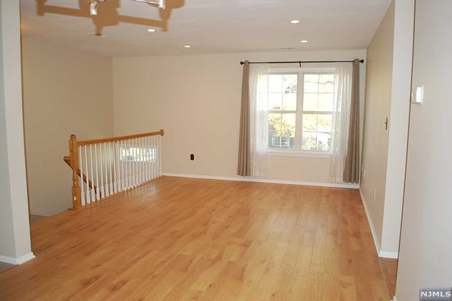 1041 Cumberland Ct, Mahwah, NJ 07430