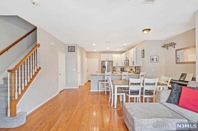 906 Memorial Dr, Belleville, NJ 07109