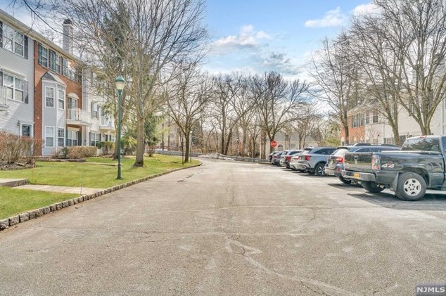 2220 Lancaster Ct, Mahwah, NJ 07430