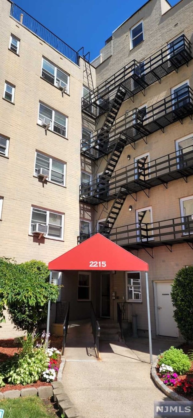 2215 N Central Rd #2e, West Fort Lee, NJ