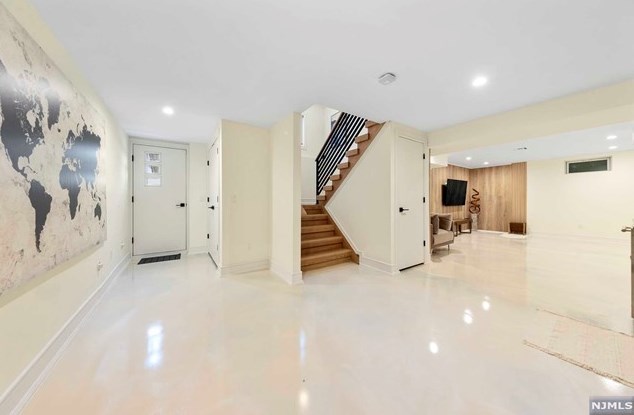 1070 Harvard Pl, West Fort Lee NJ  07024-1630 exterior